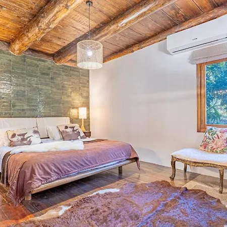 Quintinha De Sao Jorge * Santana (Madeira)