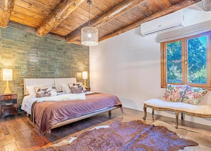 Quintinha De Sao Jorge * Santana (Madeira)